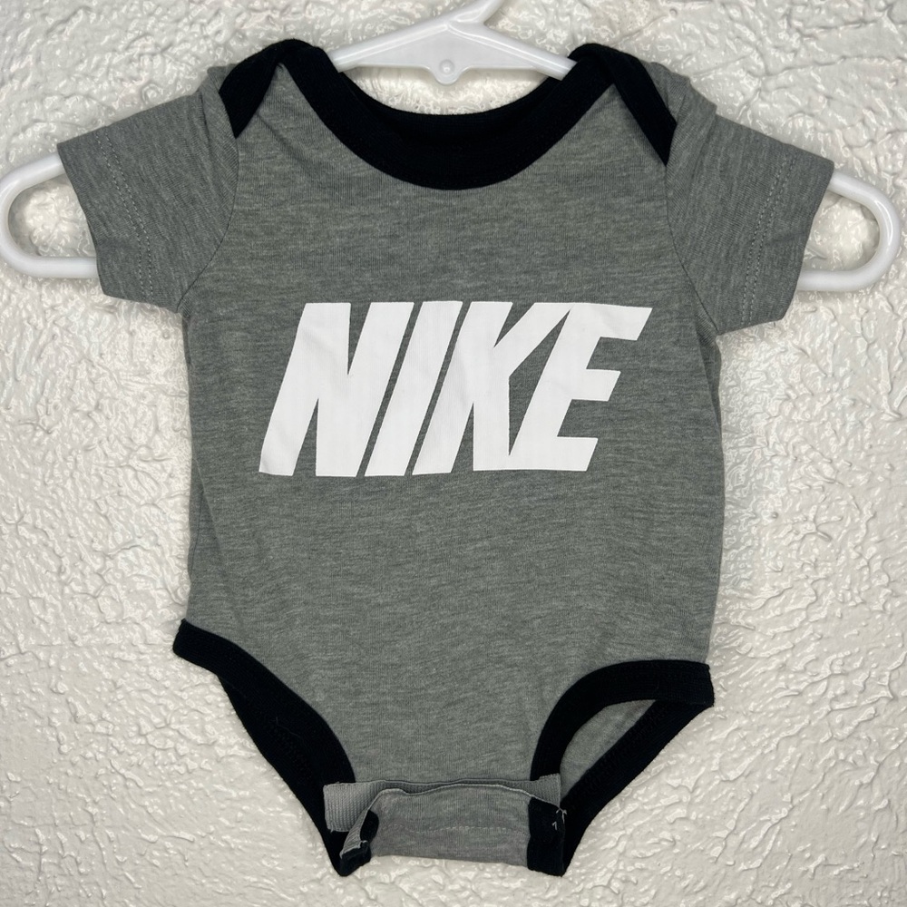 Nike Kids Onesie in Gray and Black Newborn